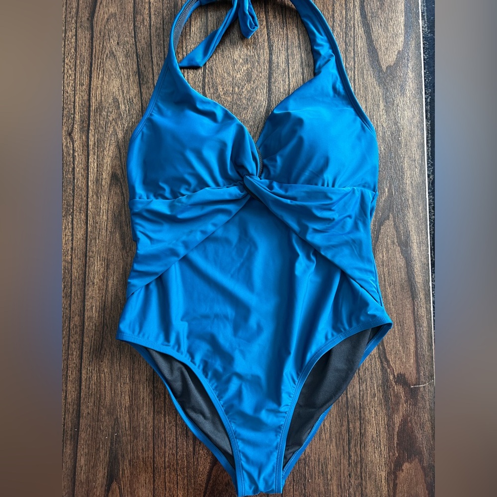 New with tags!
Cupshe Vibrant Blue Swimwear